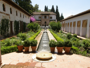 Zona Sur del Patio de la Acequia Zona Sur del Patio de la Acequia en los Jardines del Generalife